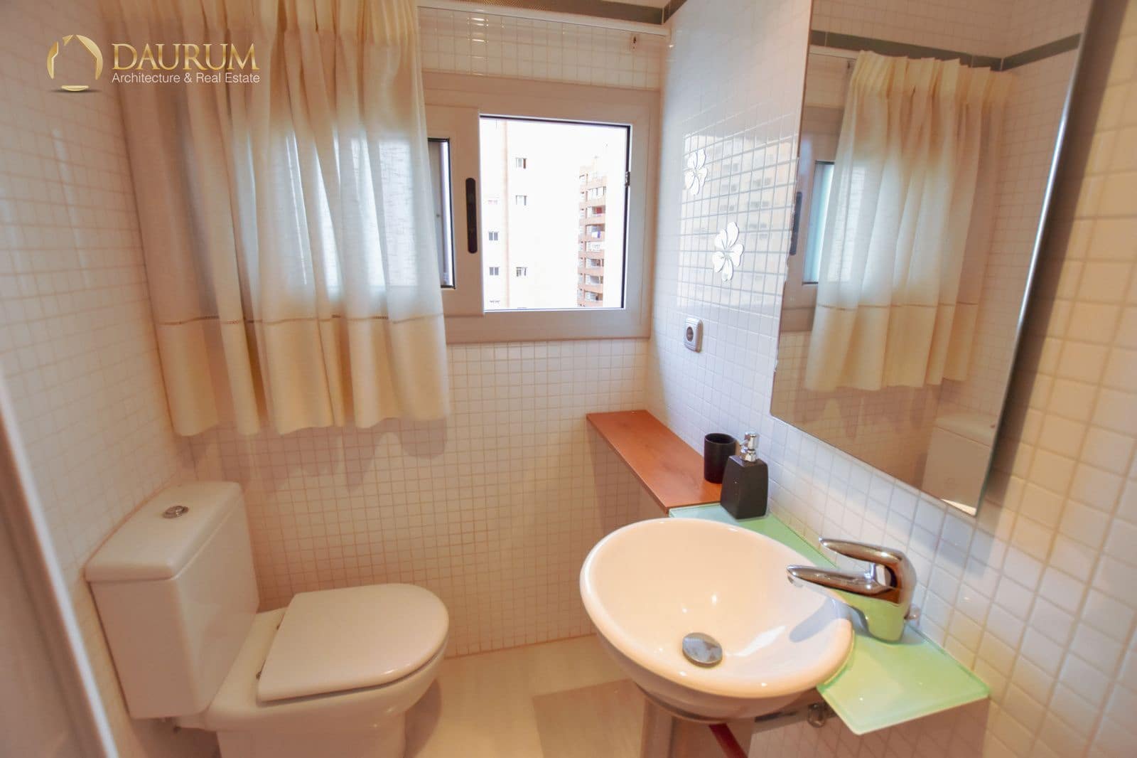 2 makuuhuone Kattohuoneisto myytävänä paikassa La Villajoyosa / Vila Joiosa mukana uima-altaan 
autotalli - 290 000 € (Ref: 9396794)