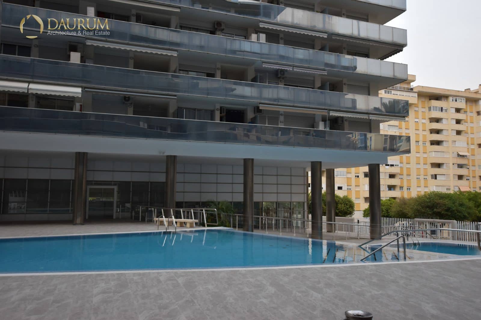 2 makuuhuone Kattohuoneisto myytävänä paikassa La Villajoyosa / Vila Joiosa mukana uima-altaan 
autotalli - 290 000 € (Ref: 9396794)