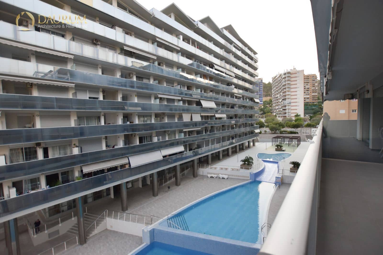 2 makuuhuone Kattohuoneisto myytävänä paikassa La Villajoyosa / Vila Joiosa mukana uima-altaan 
autotalli - 290 000 € (Ref: 9396794)