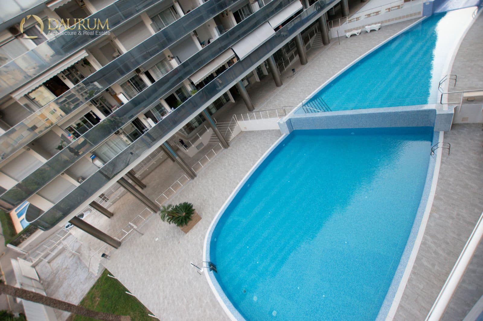 2 makuuhuone Kattohuoneisto myytävänä paikassa La Villajoyosa / Vila Joiosa mukana uima-altaan 
autotalli - 290 000 € (Ref: 9396794)