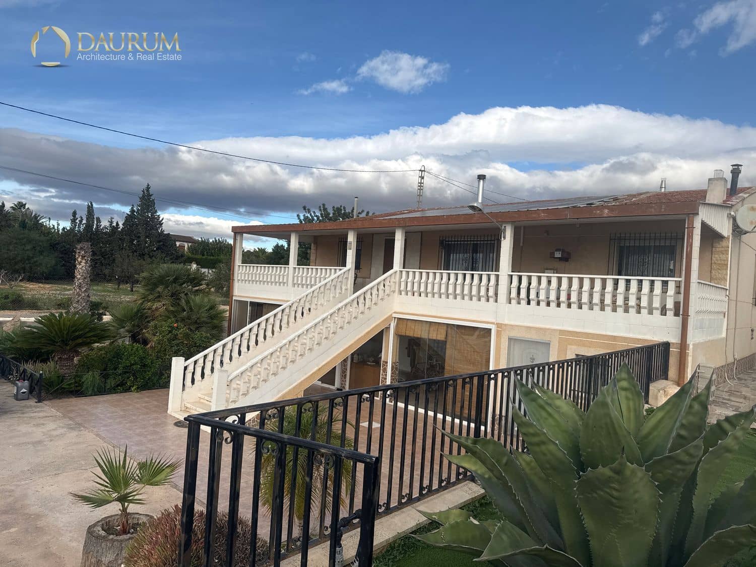 5 bedroom Villa for sale in Novelda with pool garage - € 425,000 (Ref: 9419482)