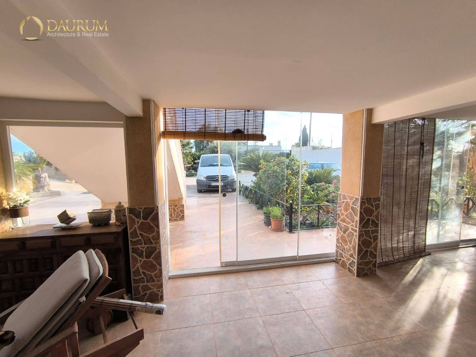 5 bedroom Villa for sale in Novelda with pool garage - € 425,000 (Ref: 9419482)