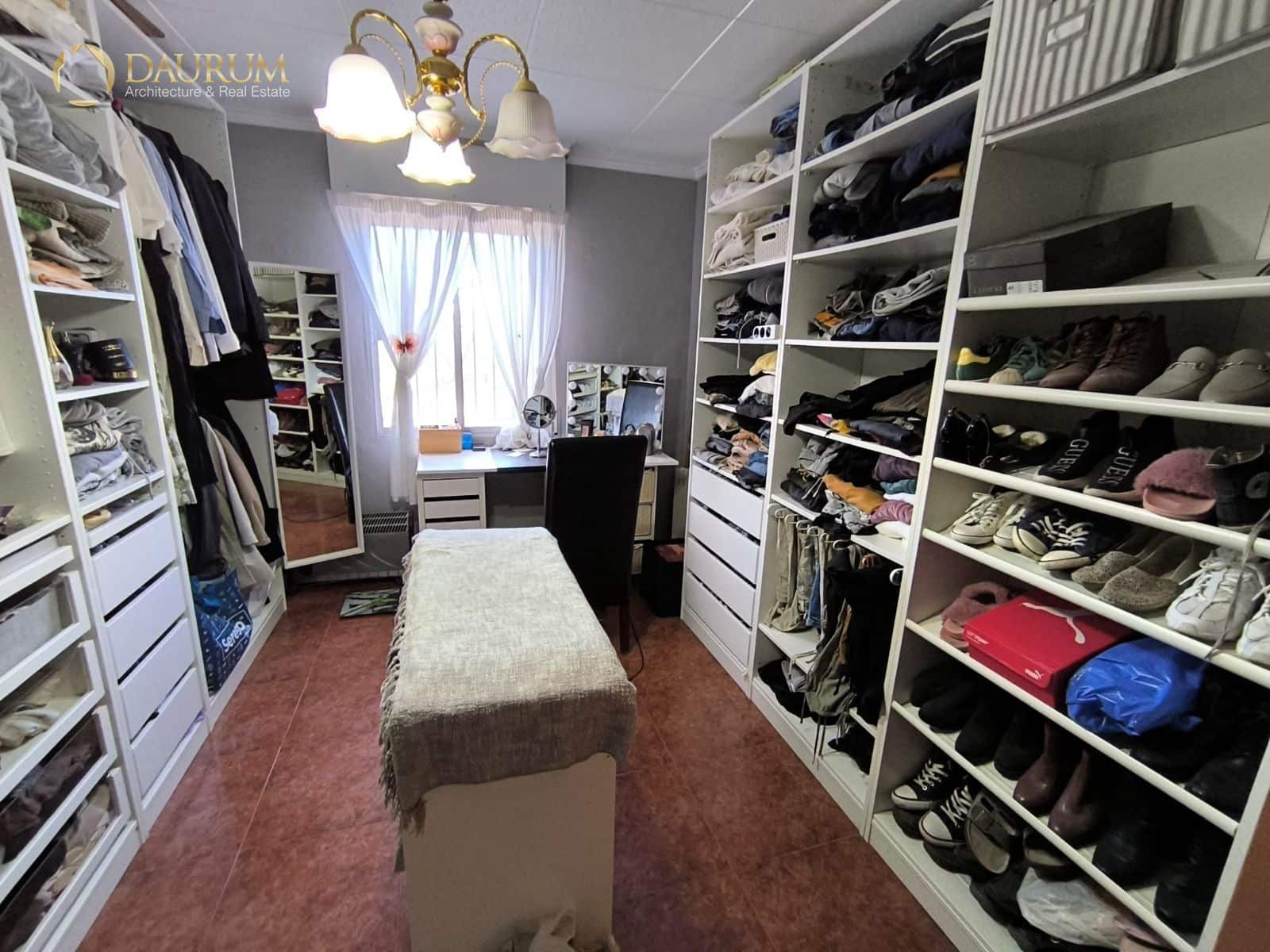 5 bedroom Villa for sale in Novelda with pool garage - € 425,000 (Ref: 9419482)