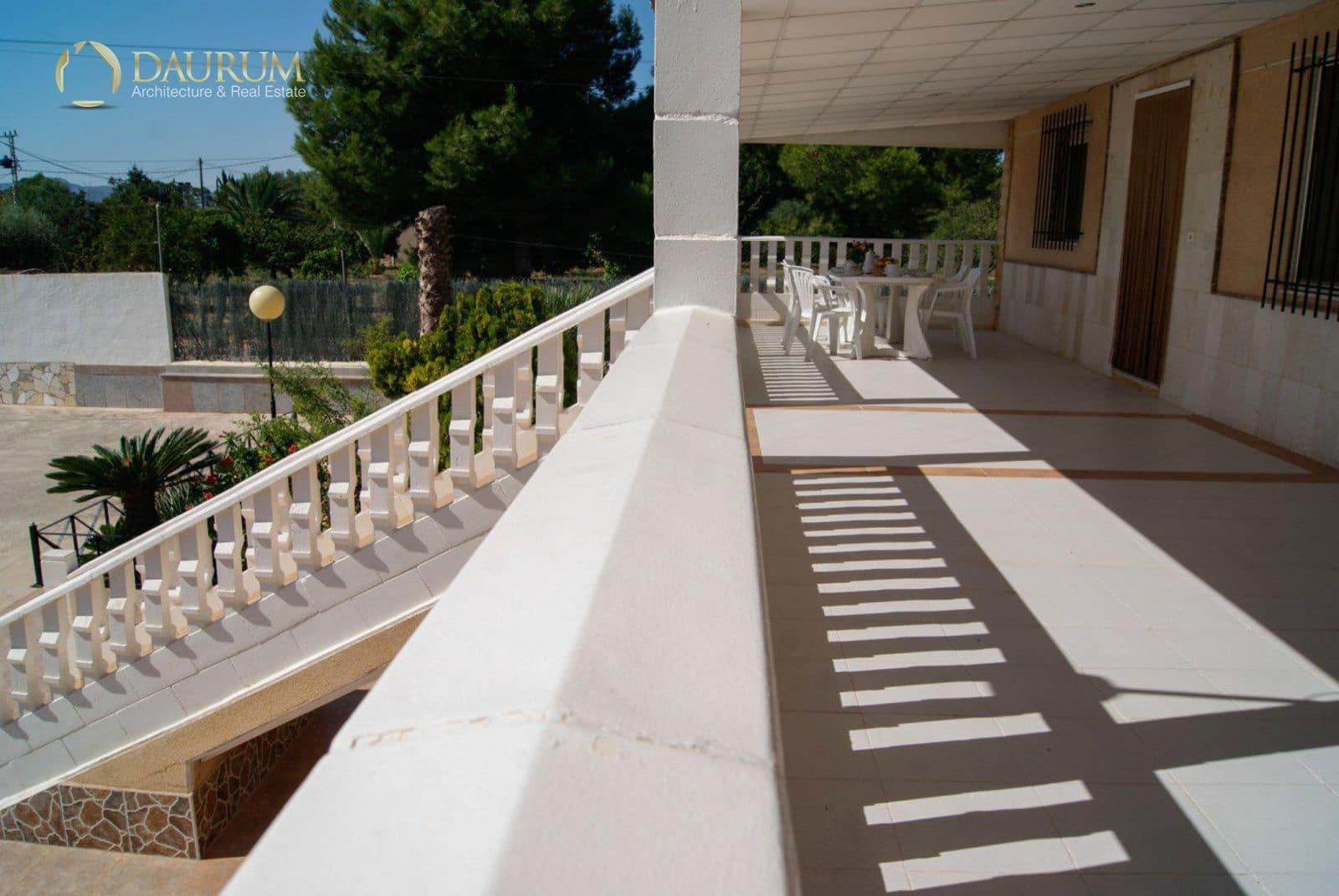 5 bedroom Villa for sale in Novelda with pool garage - € 425,000 (Ref: 9419482)