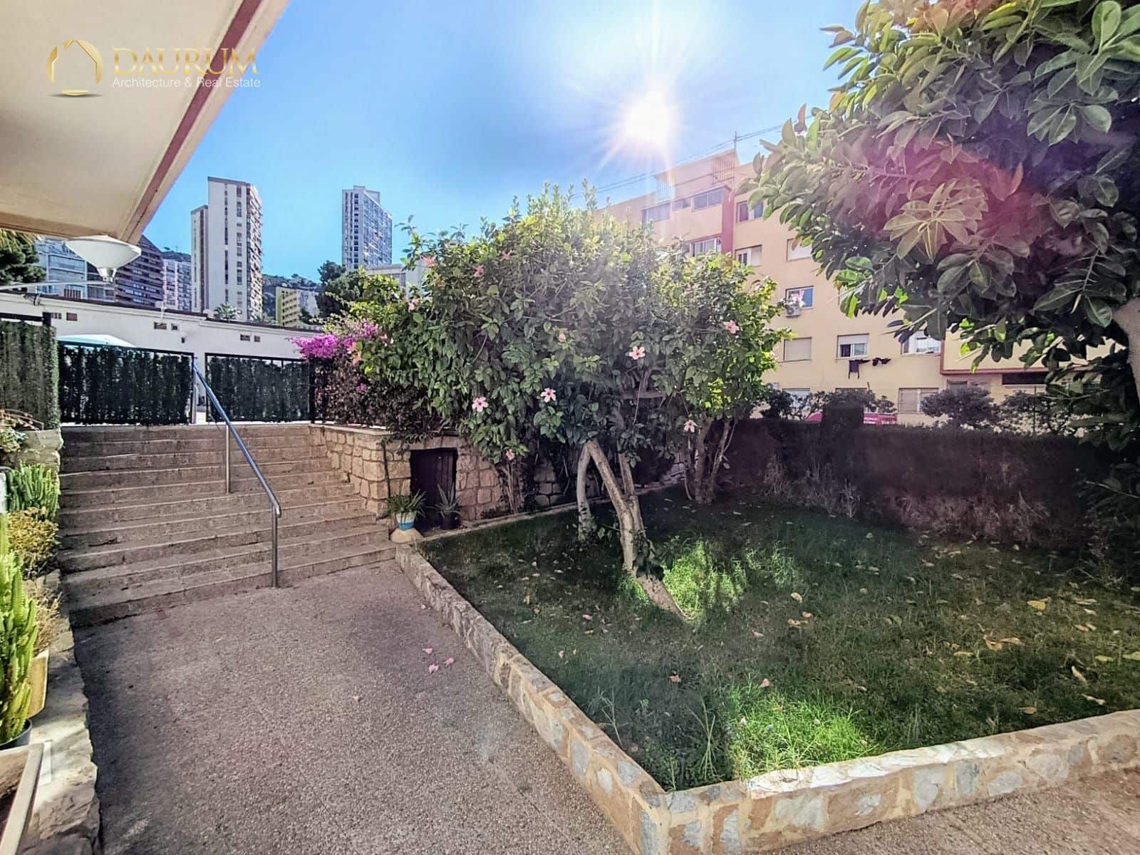 1 soverom Leilighet til salgs i Benidorm med svømmebasseng garasje - € 180 000 (Ref: 9419484)