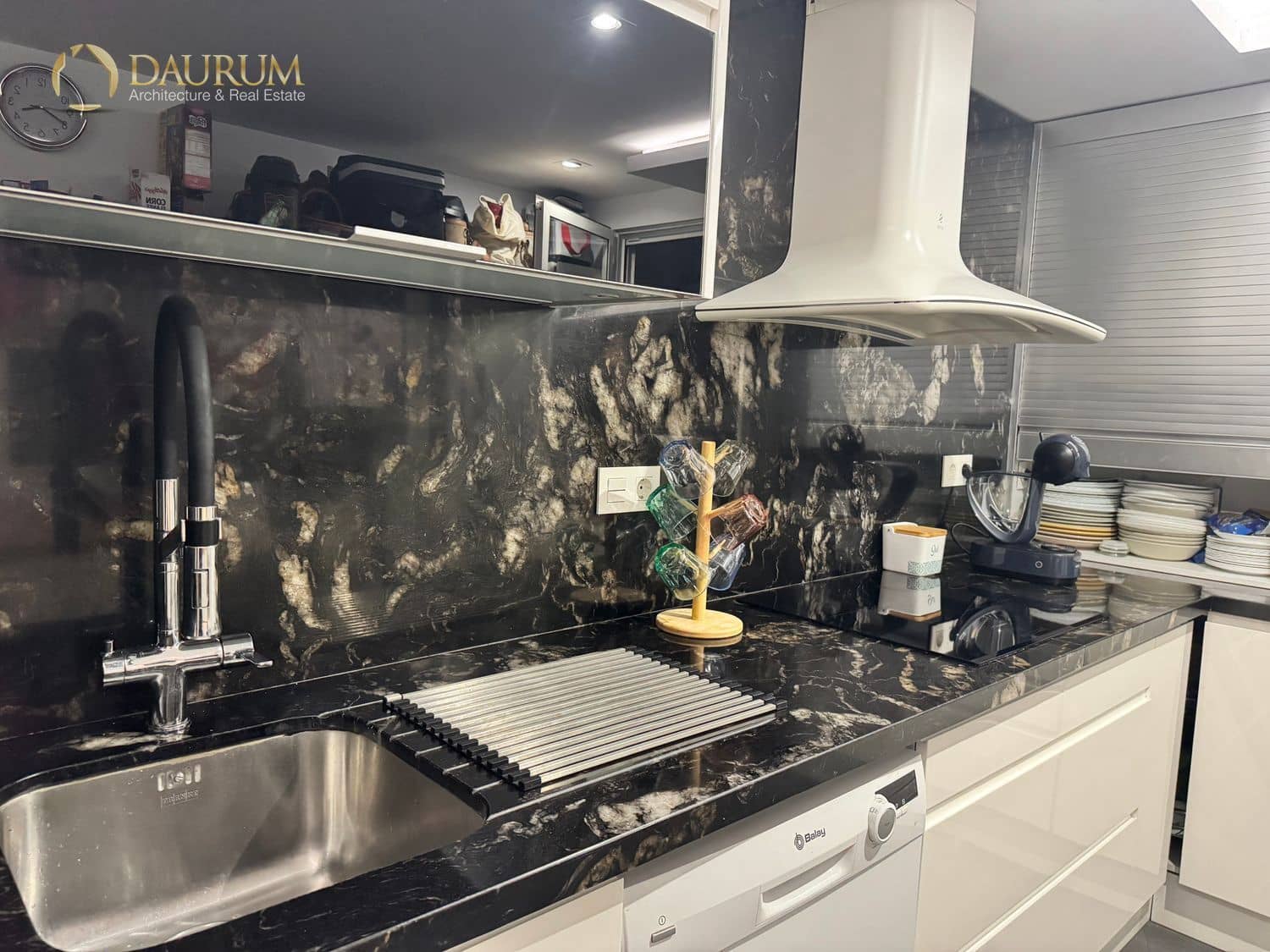 4 bedroom Flat for sale in Alicante / Alacant city - € 300,000 (Ref: 9428760)