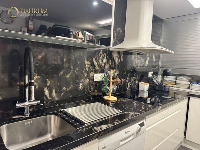 Piso de 4 habitaciones en Alicante / Alacant ciudad en venta - 300.000 € (Ref: 9428760)