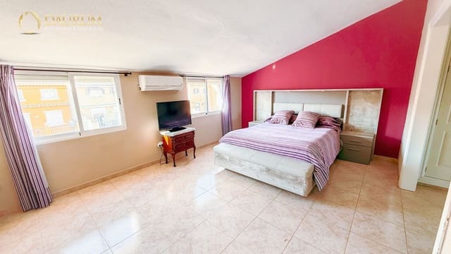 4 quarto Casa em Banda para venda em Muchamiel / Mutxamel com piscina garagem - 360 000 € (Ref: 9436115)