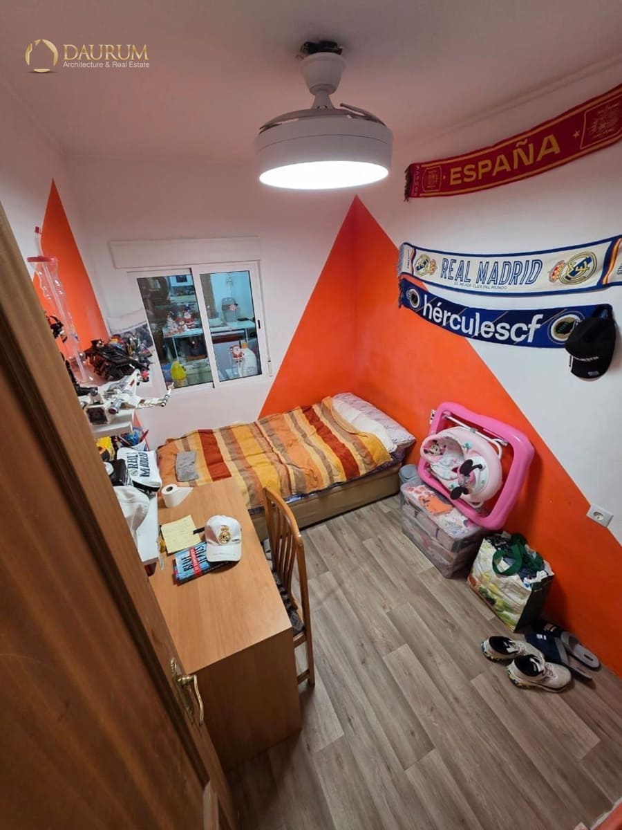 4 soverom Leilighet til salgs i Alicante by - € 139 000 (Ref: 9473444)