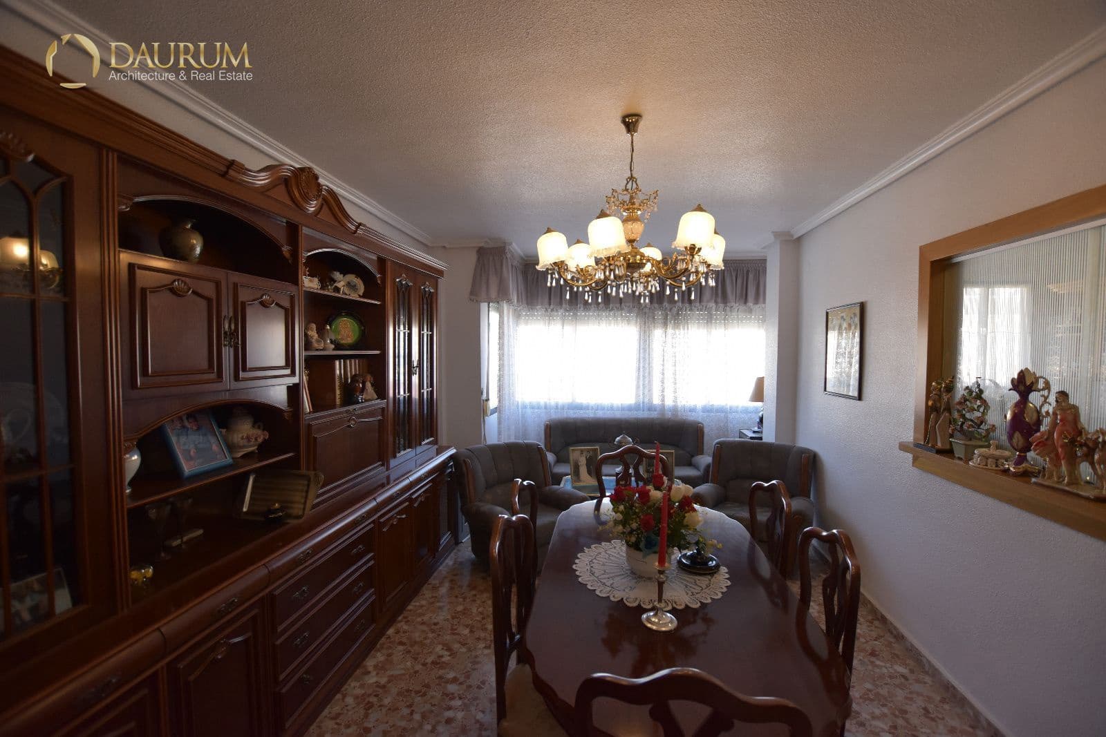 4 Zimmer Villa zu verkaufen in Elda mit Garage - 198.000 € (Ref: 9474557)