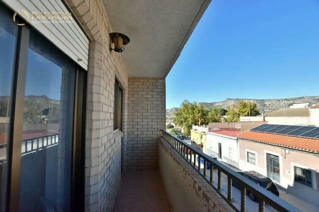 4 slaapkamer Villa te koop in Elda met garage - € 198.000 (Ref: 9474557)