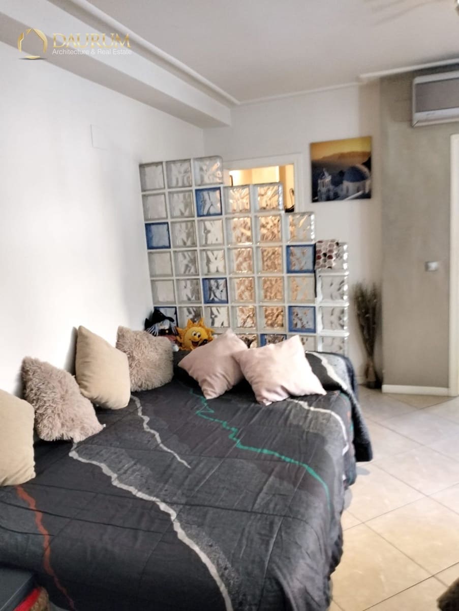 Flat for sale in Alicante / Alacant city - € 128,000 (Ref: 9481501)