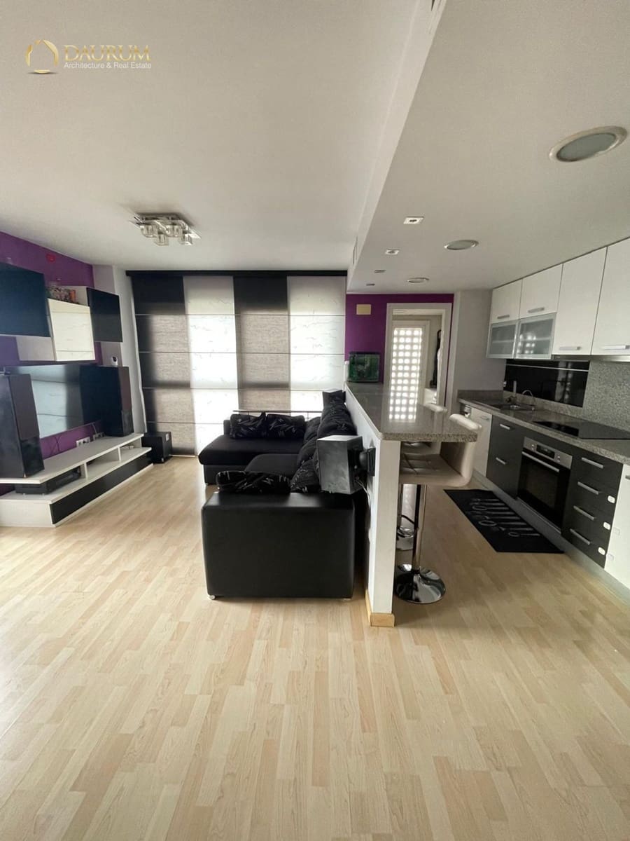 2 soverom Leilighet til salgs i Alicante by med svømmebasseng garasje - € 295 000 (Ref: 9563892)