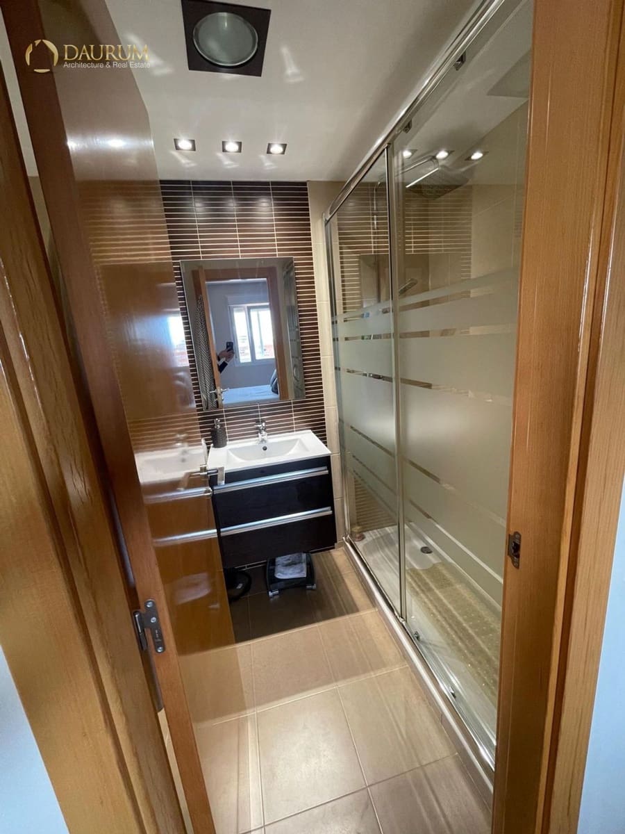 2 soverom Leilighet til salgs i Alicante by med svømmebasseng garasje - € 295 000 (Ref: 9563892)