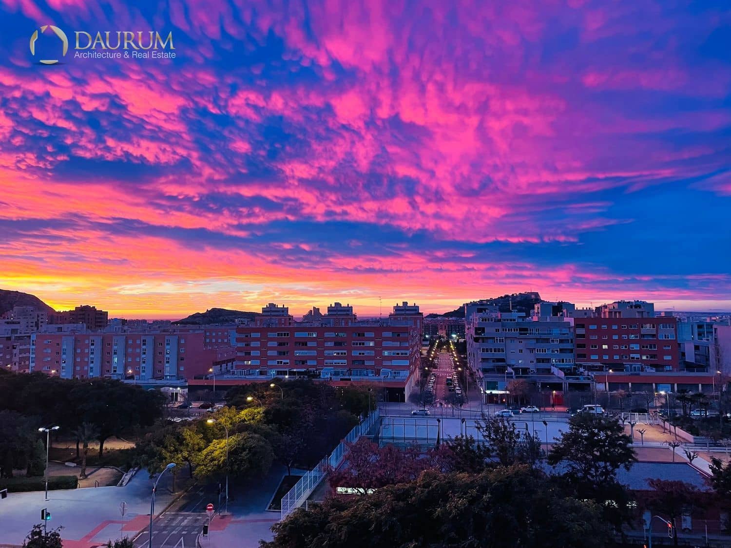 2 soverom Leilighet til salgs i Alicante by med svømmebasseng garasje - € 295 000 (Ref: 9563892)