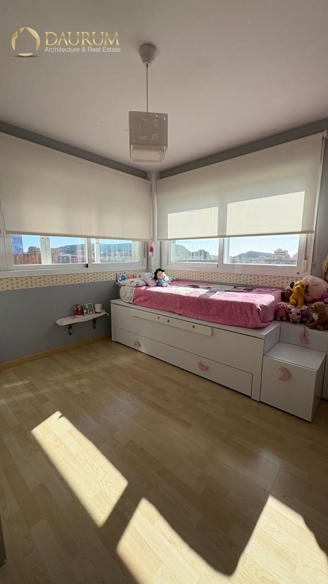 Piso de 2 habitaciones en Alicante / Alacant ciudad en venta con piscina garaje - 275.000 € (Ref: 9563892)