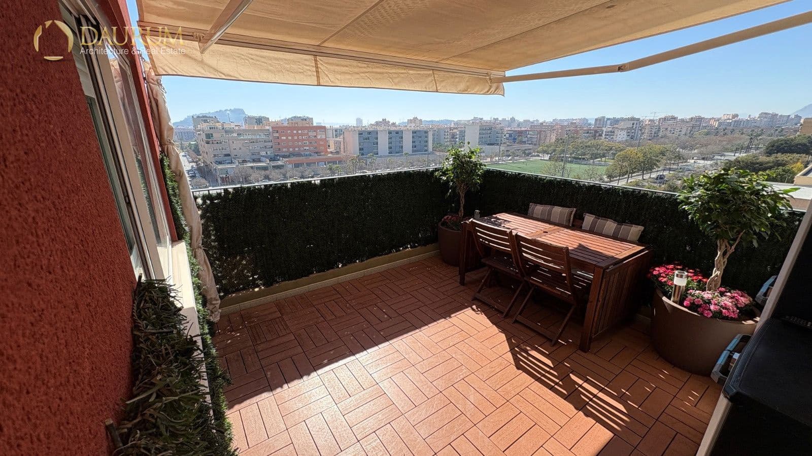 Piso de 2 habitaciones en Alicante / Alacant ciudad en venta con piscina garaje - 275.000 € (Ref: 9563892)