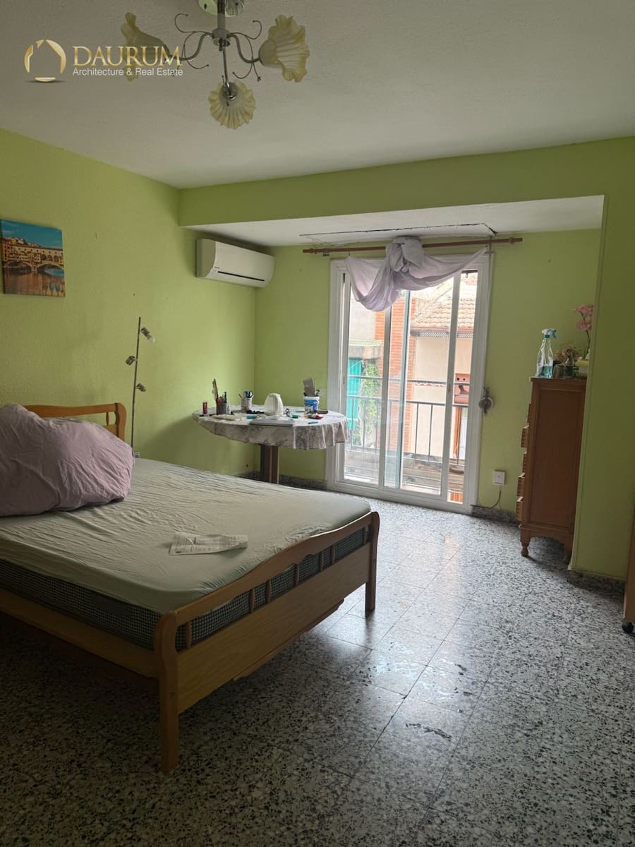 4 bedroom Flat for sale in Alicante / Alacant city - € 179,000 (Ref: 9571805)