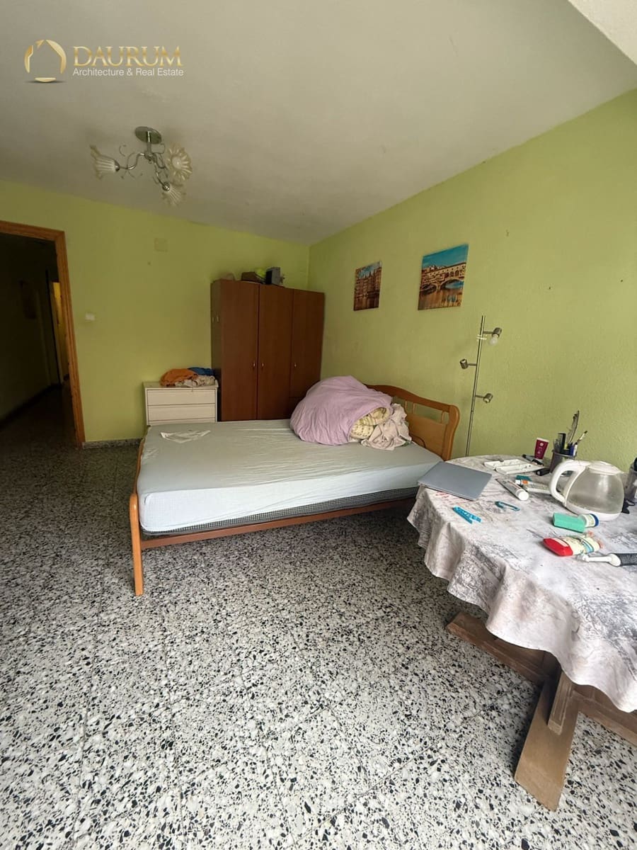 4 bedroom Flat for sale in Alicante / Alacant city - € 179,000 (Ref: 9571805)