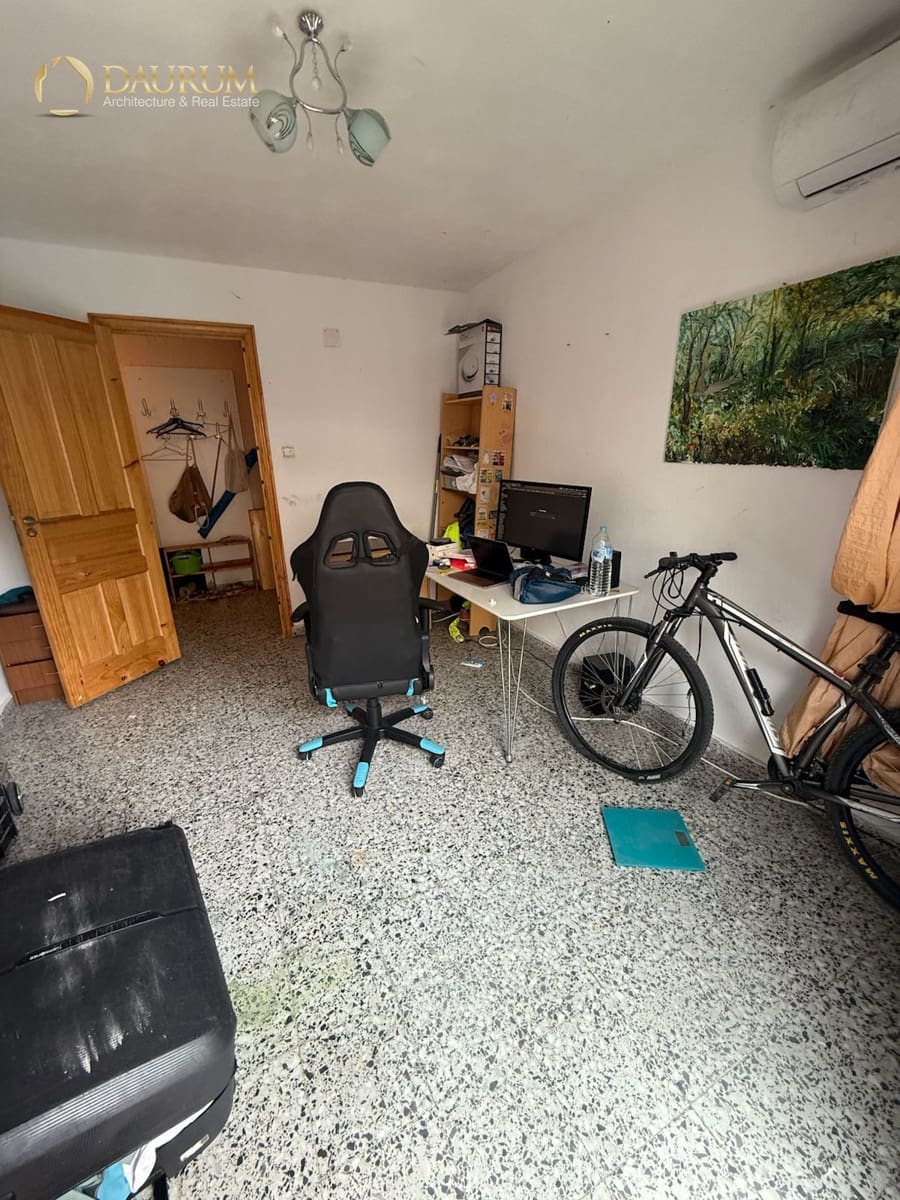 4 bedroom Flat for sale in Alicante / Alacant city - € 179,000 (Ref: 9571805)