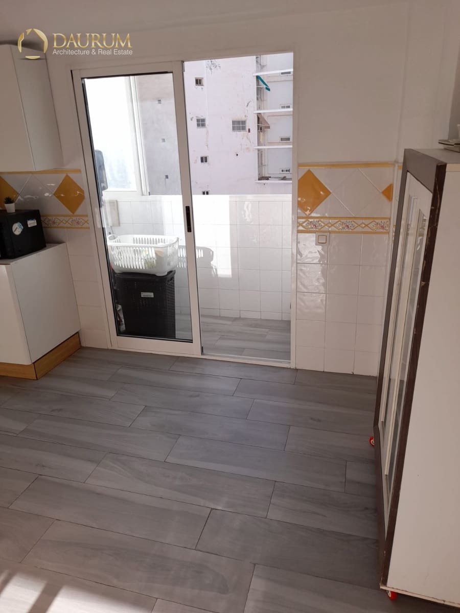 3 makuuhuone Kattohuoneisto myytävänä paikassa Alicante kaupunki - 202 000 € (Ref: 9572065)