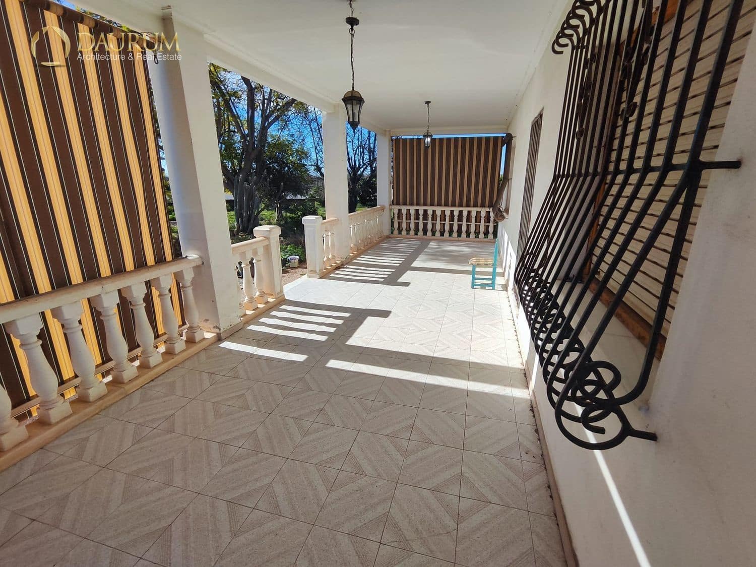 4 makuuhuone Huvila myytävänä paikassa Elche / Elx mukana 
autotalli - 300 000 € (Ref: 9598065)