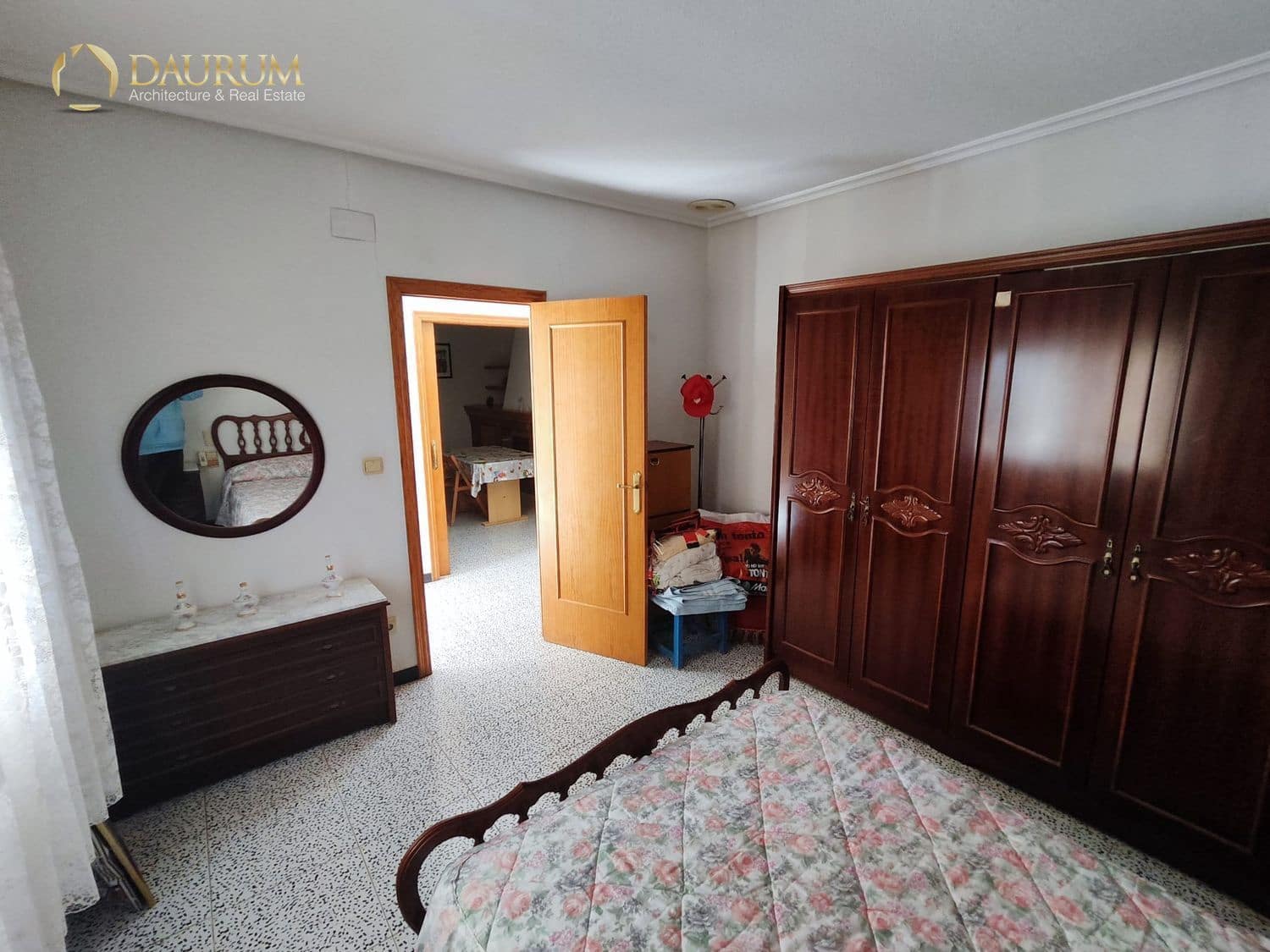 4 makuuhuone Huvila myytävänä paikassa Elche / Elx mukana 
autotalli - 300 000 € (Ref: 9598065)