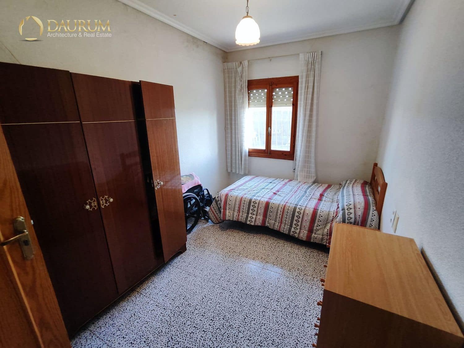 4 makuuhuone Huvila myytävänä paikassa Elche / Elx mukana 
autotalli - 300 000 € (Ref: 9598065)