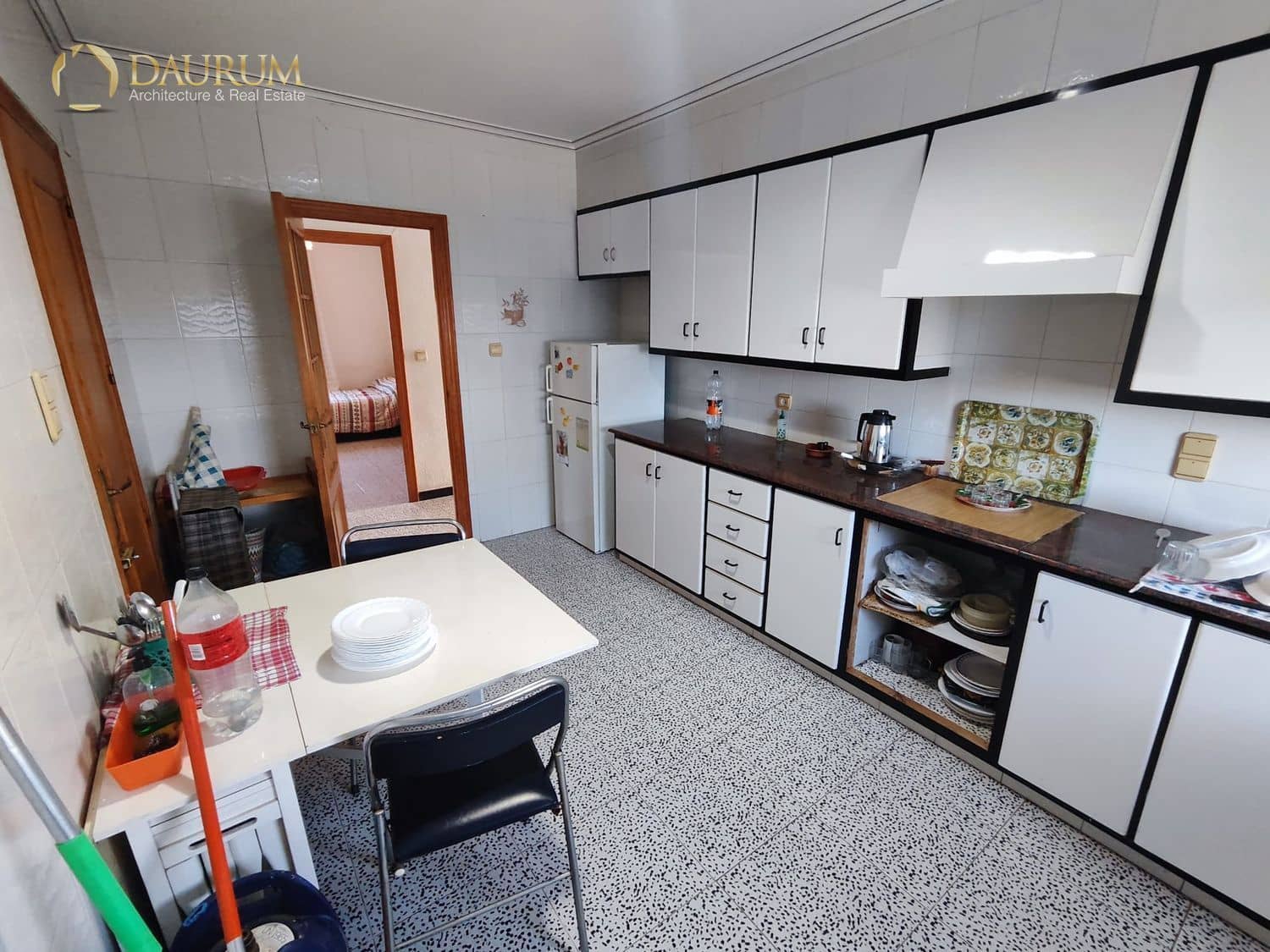 4 makuuhuone Huvila myytävänä paikassa Elche / Elx mukana 
autotalli - 300 000 € (Ref: 9598065)