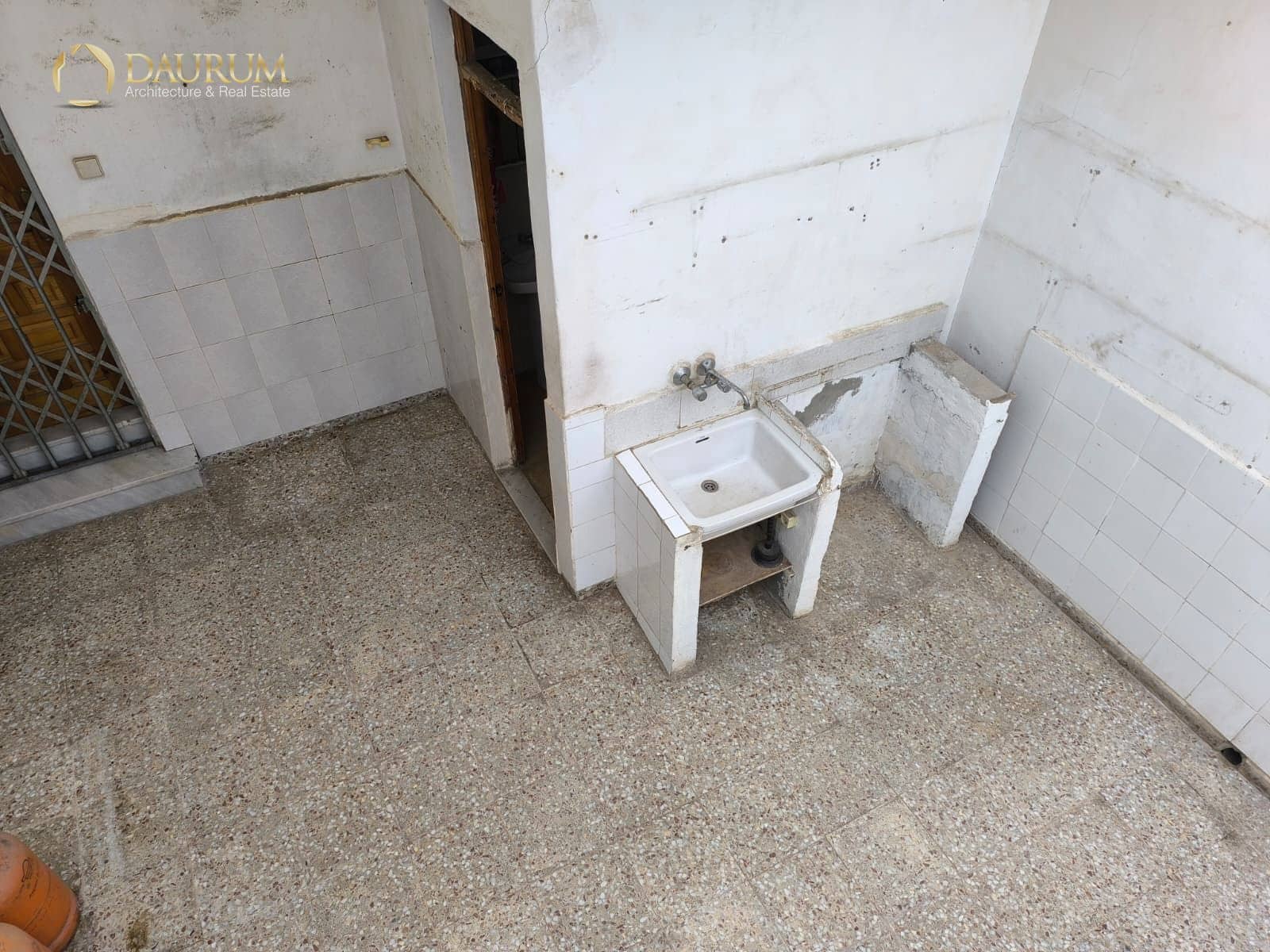 4 makuuhuone Huvila myytävänä paikassa Elche / Elx mukana 
autotalli - 300 000 € (Ref: 9598065)