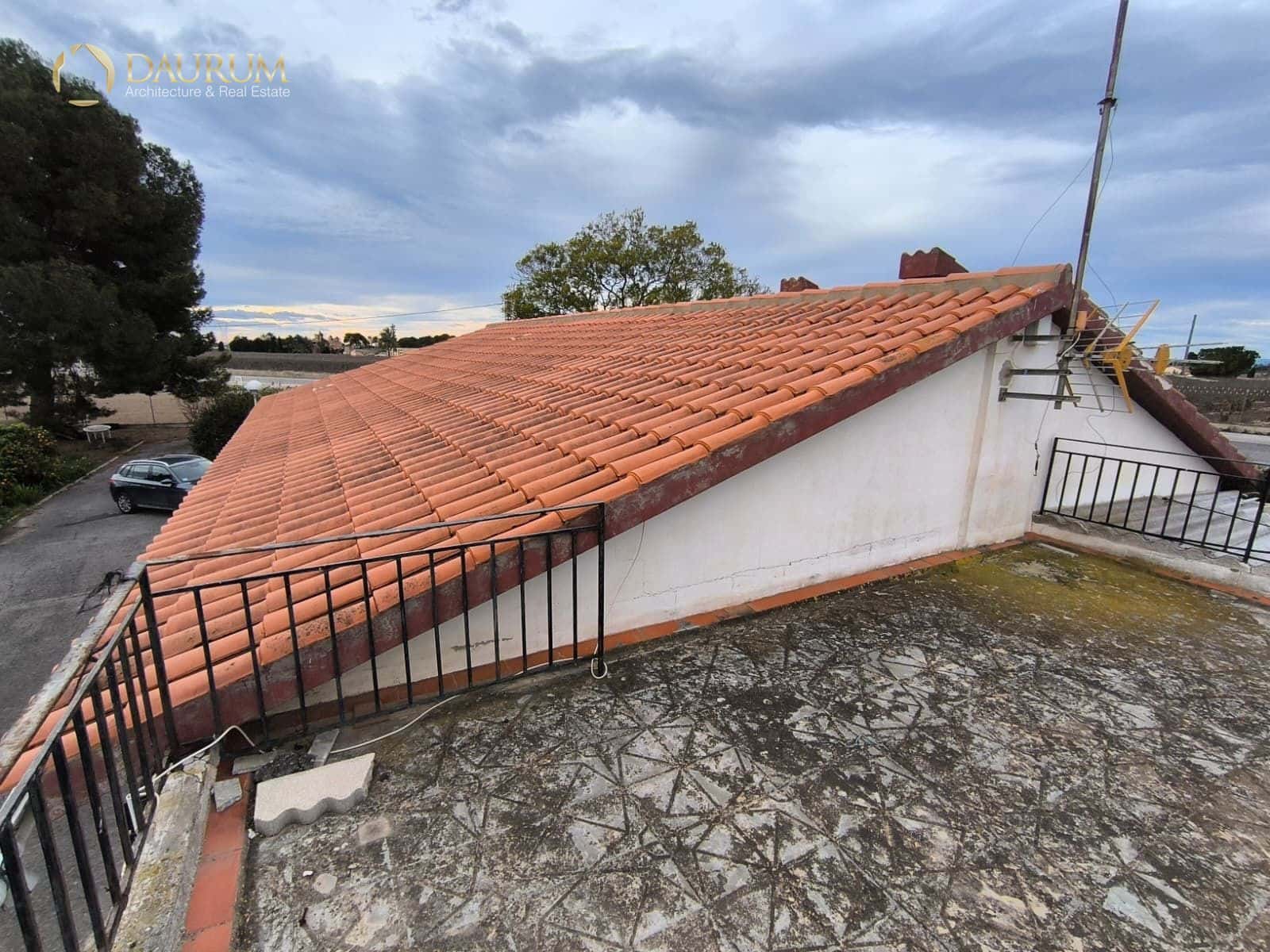 4 makuuhuone Huvila myytävänä paikassa Elche / Elx mukana 
autotalli - 300 000 € (Ref: 9598065)