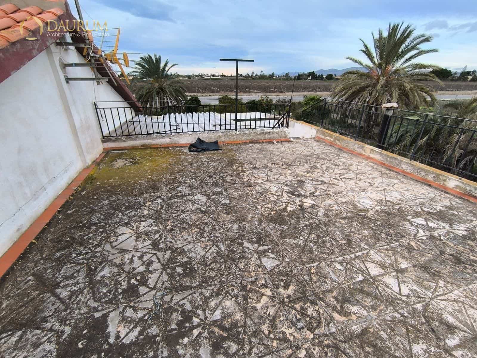 4 makuuhuone Huvila myytävänä paikassa Elche / Elx mukana 
autotalli - 300 000 € (Ref: 9598065)