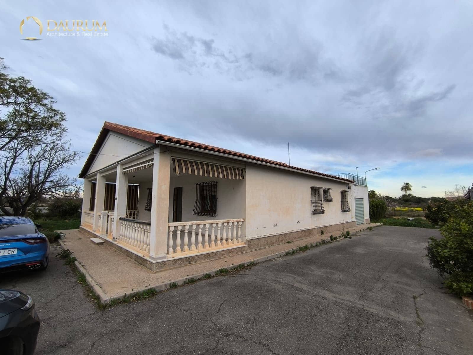 4 makuuhuone Huvila myytävänä paikassa Elche / Elx mukana 
autotalli - 300 000 € (Ref: 9598065)