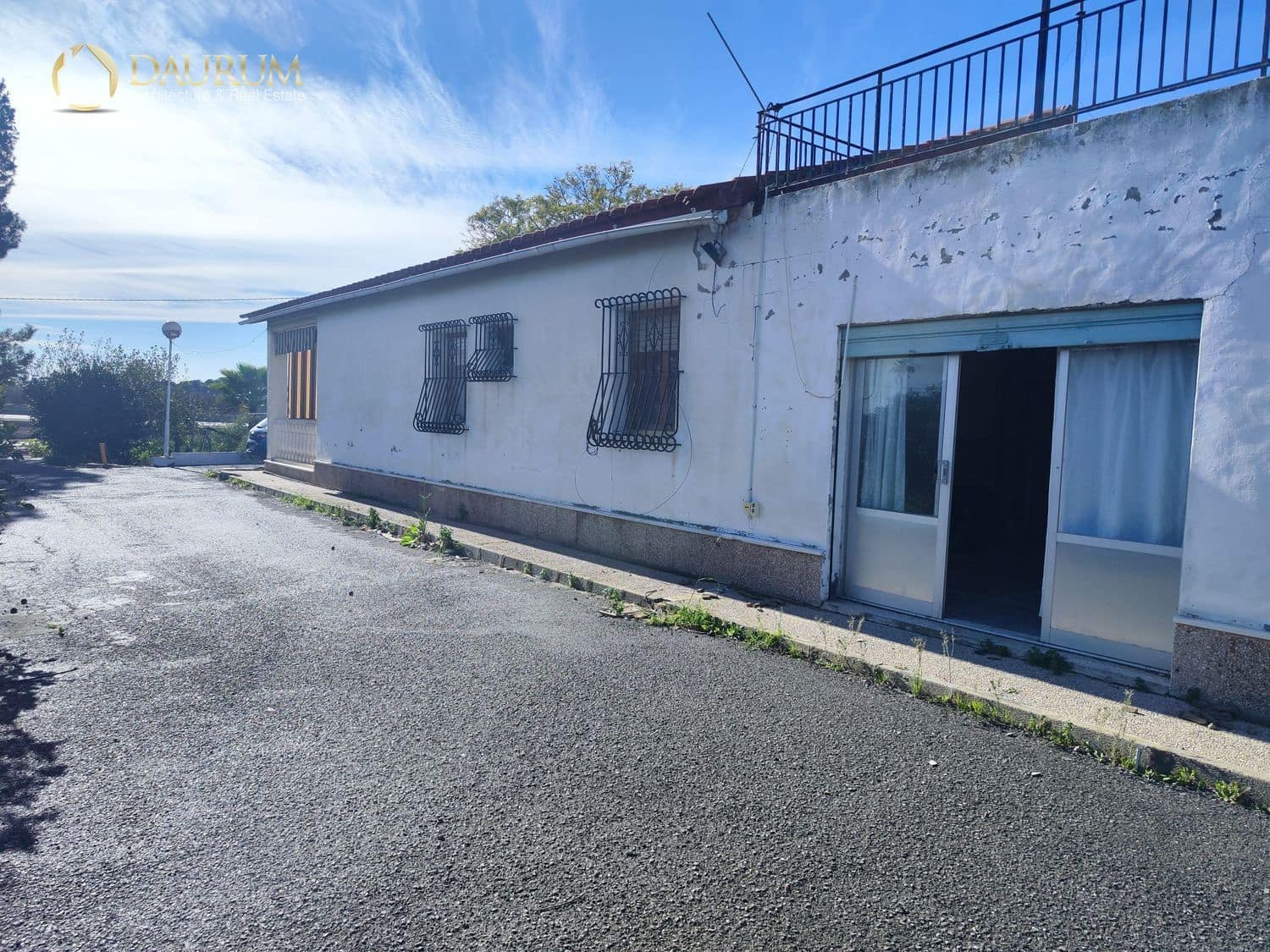 4 makuuhuone Huvila myytävänä paikassa Elche / Elx mukana 
autotalli - 300 000 € (Ref: 9598065)