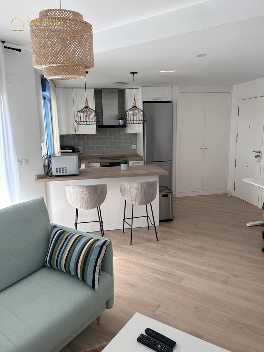 1 sovrum Lägenhet till salu i Alicante stad med pool garage - 360 000 € (Ref: 9623160)