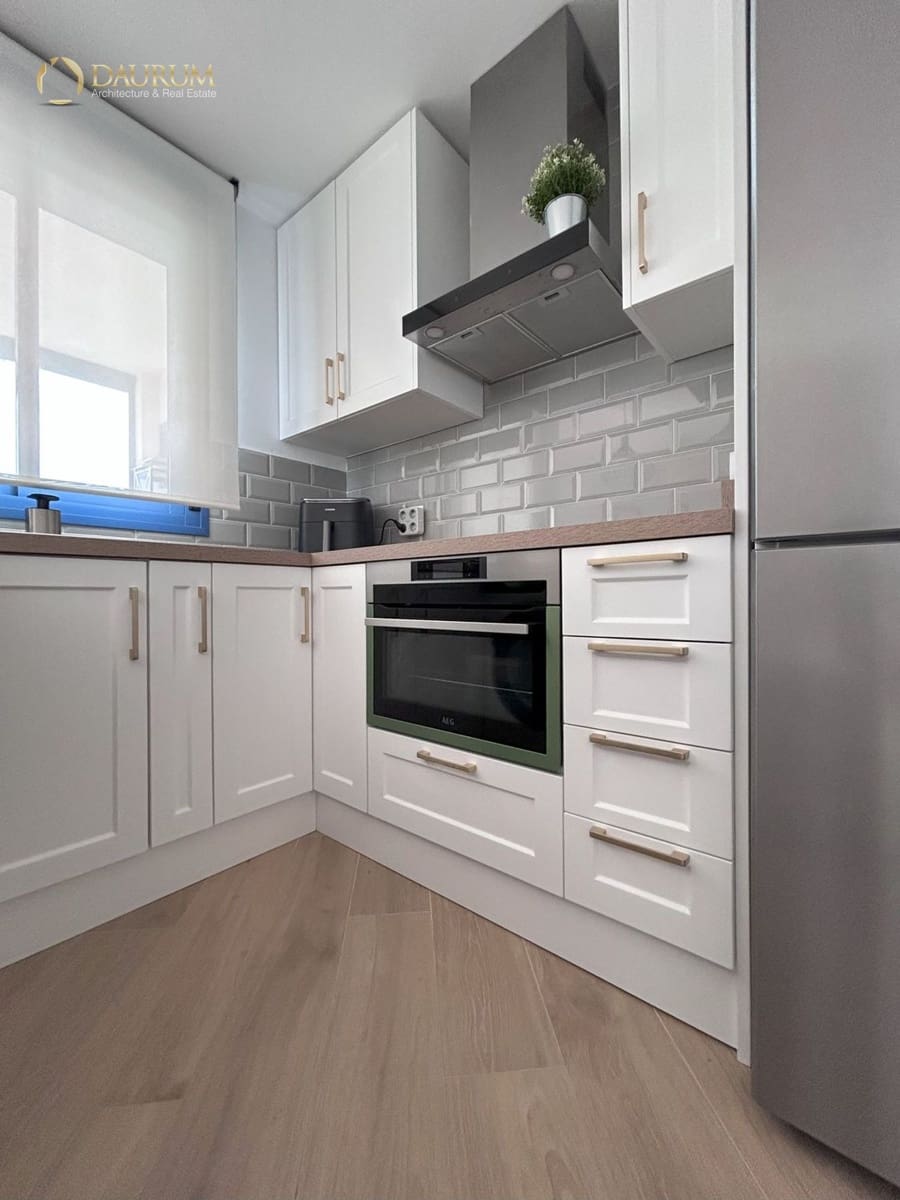 1 sovrum Lägenhet till salu i Alicante stad med pool garage - 360 000 € (Ref: 9623160)