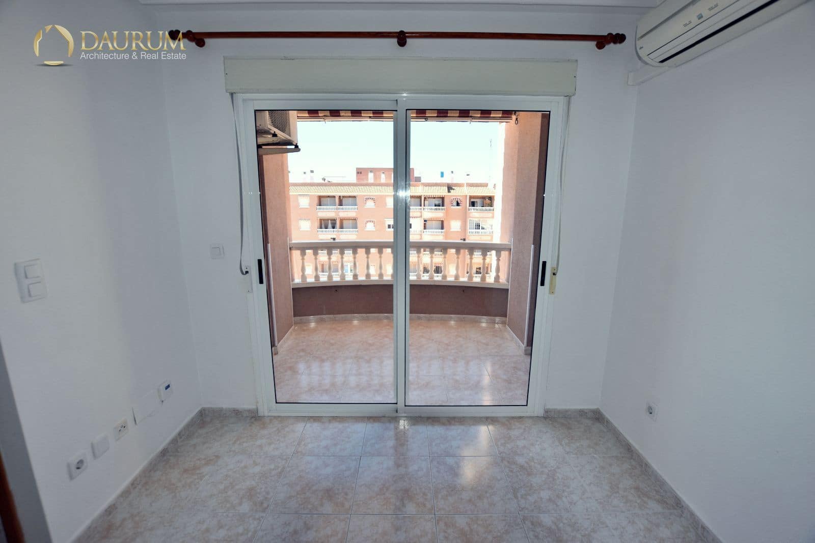 2 soveværelse Penthouse til salg i Santa Pola med swimmingpool garage - € 150.000 (Ref: 9631378)