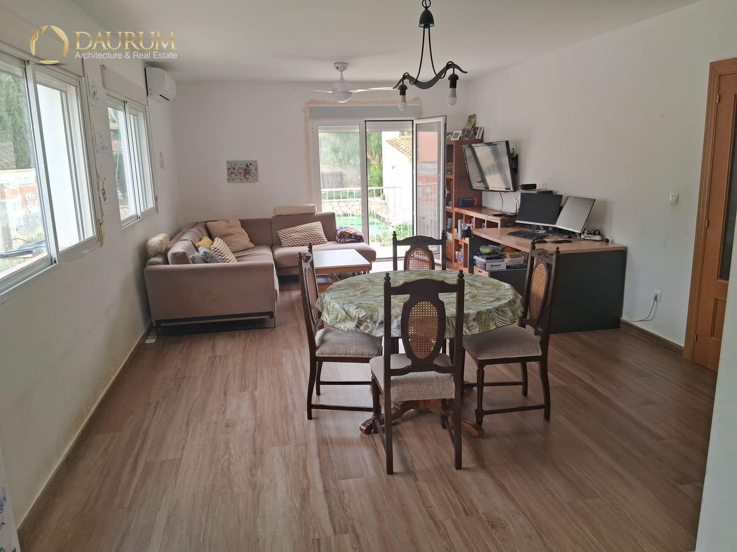 4 makuuhuone Huvila myytävänä paikassa Busot mukana 
autotalli - 295 000 € (Ref: 9656856)