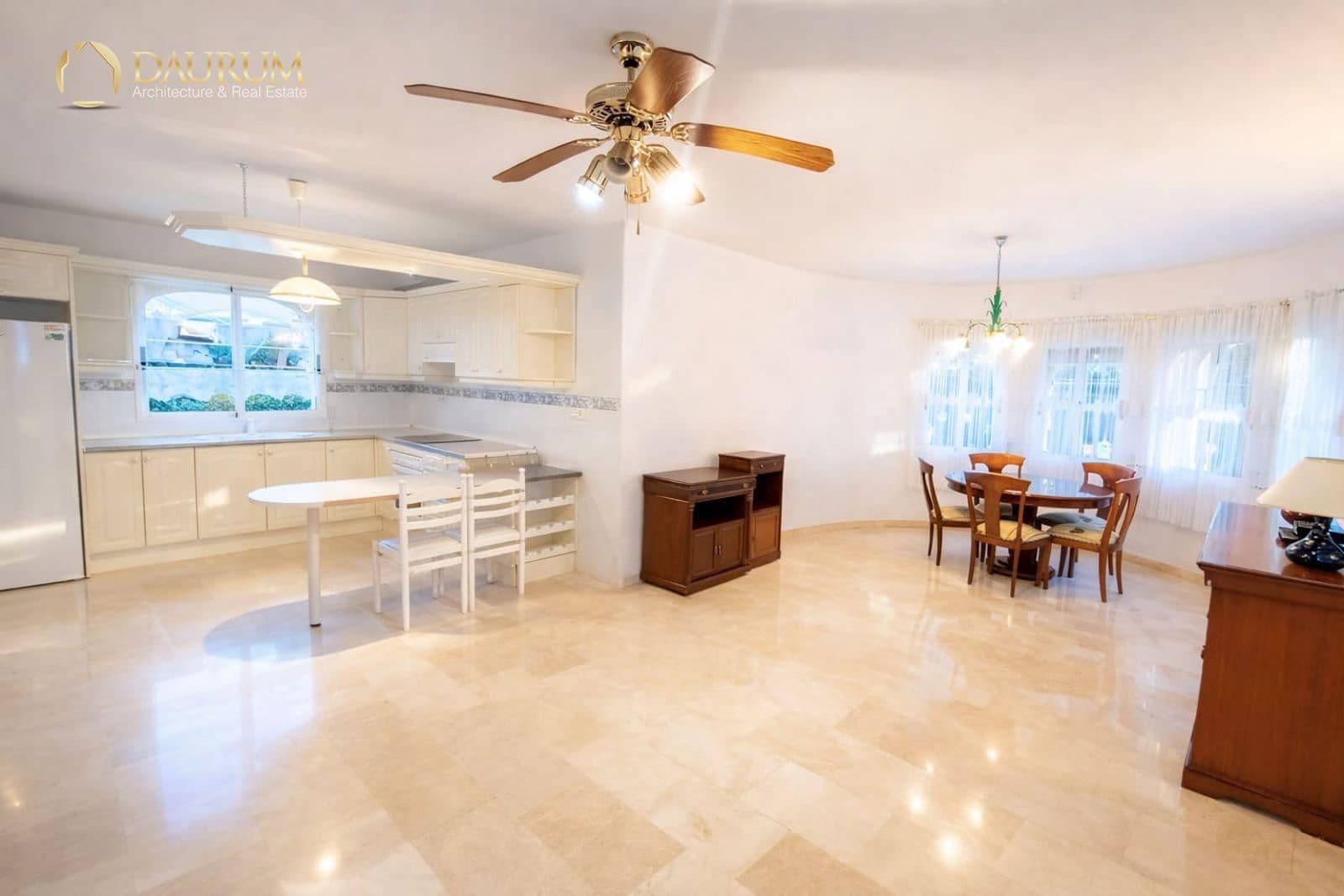 4 makuuhuone Huvila myytävänä paikassa Barranco Hondo mukana uima-altaan 
autotalli - 550 000 € (Ref: 9665261)