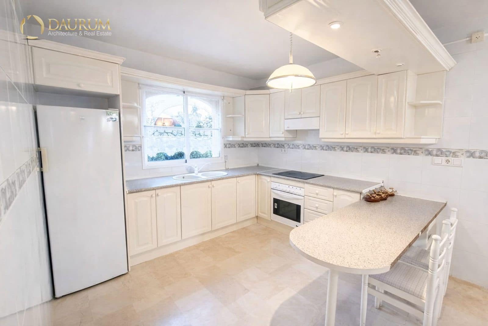 4 makuuhuone Huvila myytävänä paikassa Barranco Hondo mukana uima-altaan 
autotalli - 550 000 € (Ref: 9665261)