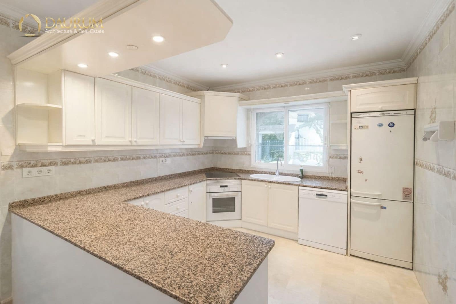 4 makuuhuone Huvila myytävänä paikassa Barranco Hondo mukana uima-altaan 
autotalli - 550 000 € (Ref: 9665261)