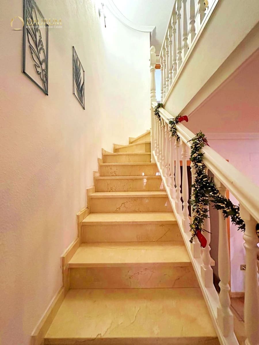 3 slaapkamer Huis te koop in Alicante stad met zwembad garage - € 460.000 (Ref: 9672085)