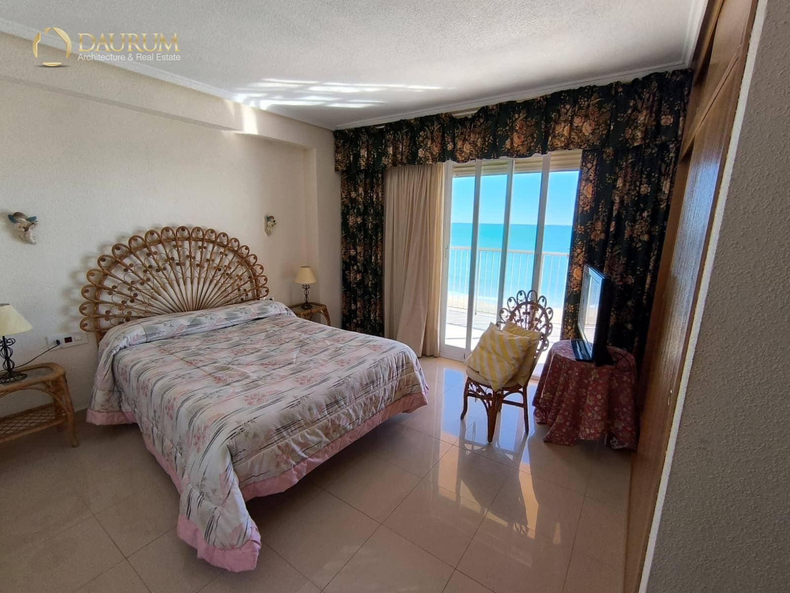 Piso de 3 habitaciones en Arenales del Sol en venta con garaje - 316.000 € (Ref: 9688436)