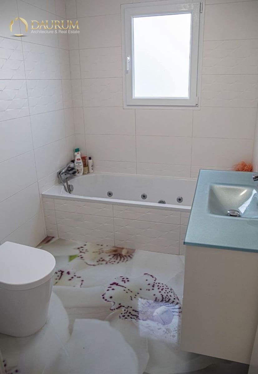 4 bedroom Villa for sale in Moralet with pool garage - € 340,000 (Ref: 9716574)