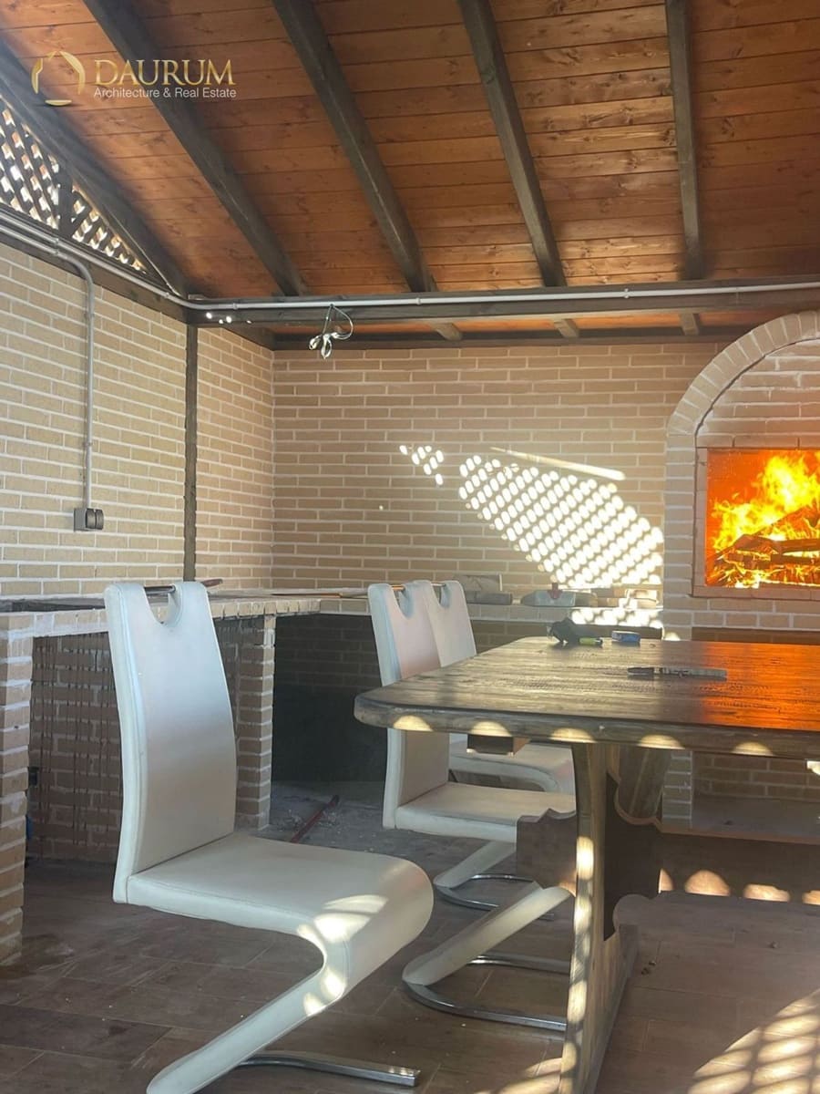 4 bedroom Villa for sale in Moralet with pool garage - € 340,000 (Ref: 9716574)