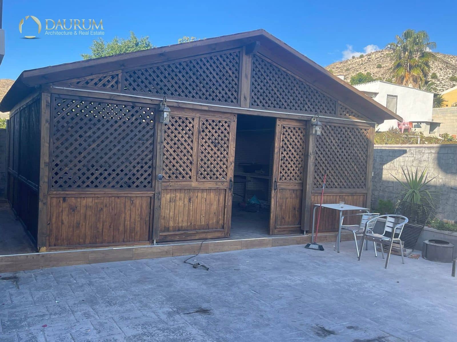 4 bedroom Villa for sale in Moralet with pool garage - € 340,000 (Ref: 9716574)