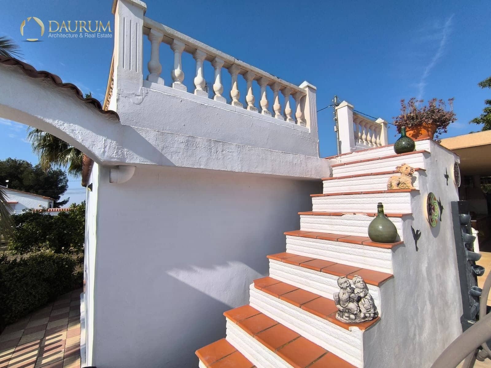 3 bedroom Villa for sale in Busot with pool garage - € 369,900 (Ref: 9730751)