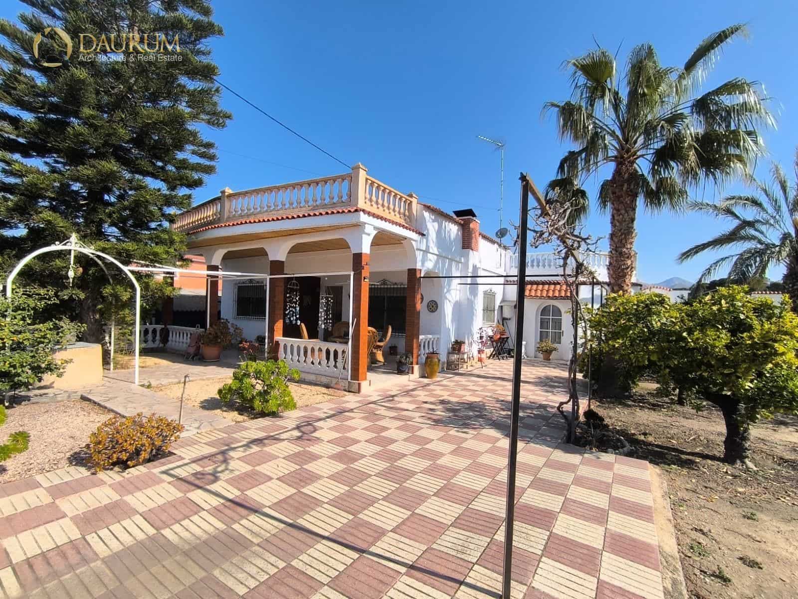 3 bedroom Villa for sale in Busot with pool garage - € 369,900 (Ref: 9730751)