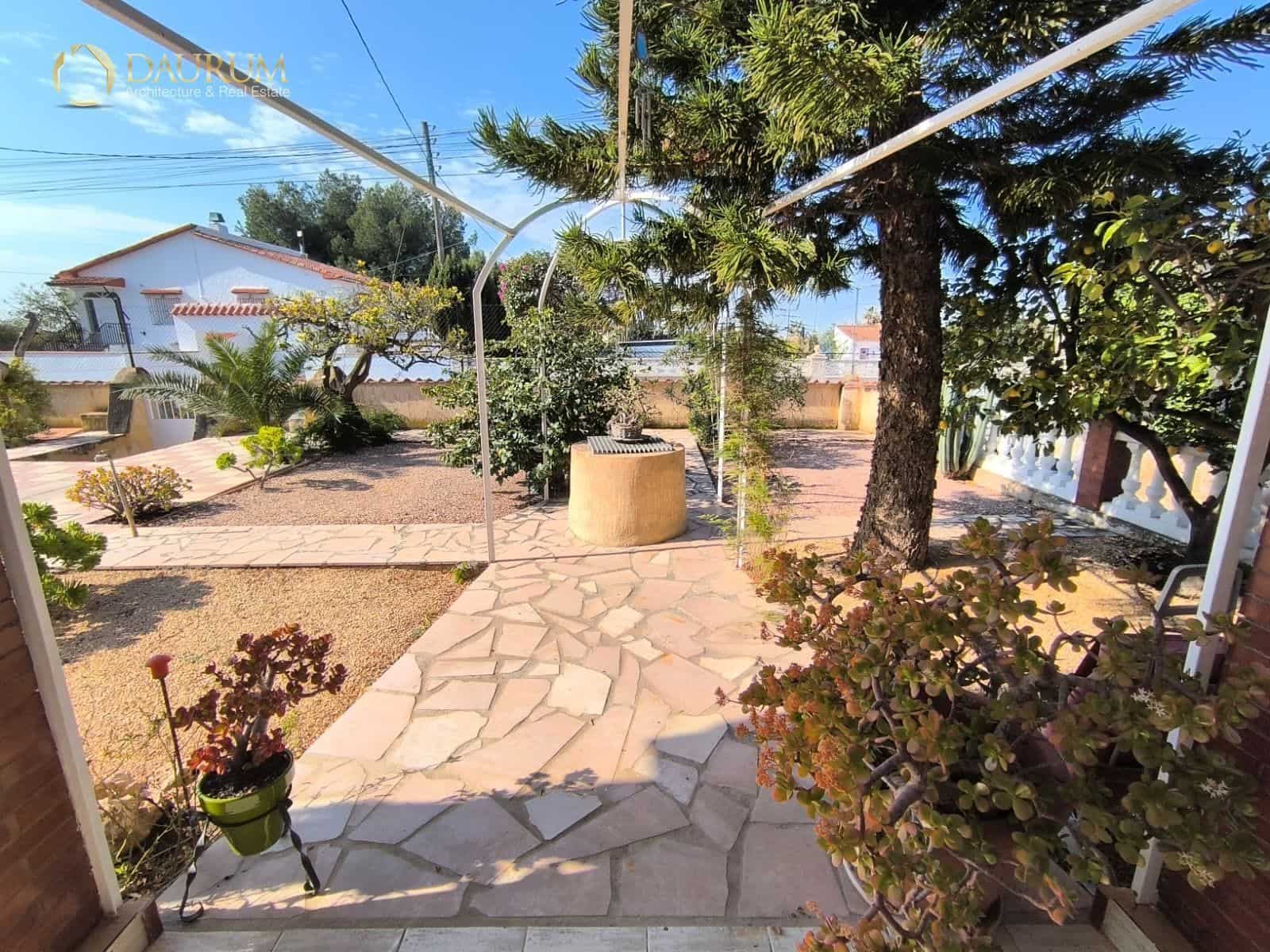 3 bedroom Villa for sale in Busot with pool garage - € 369,900 (Ref: 9730751)