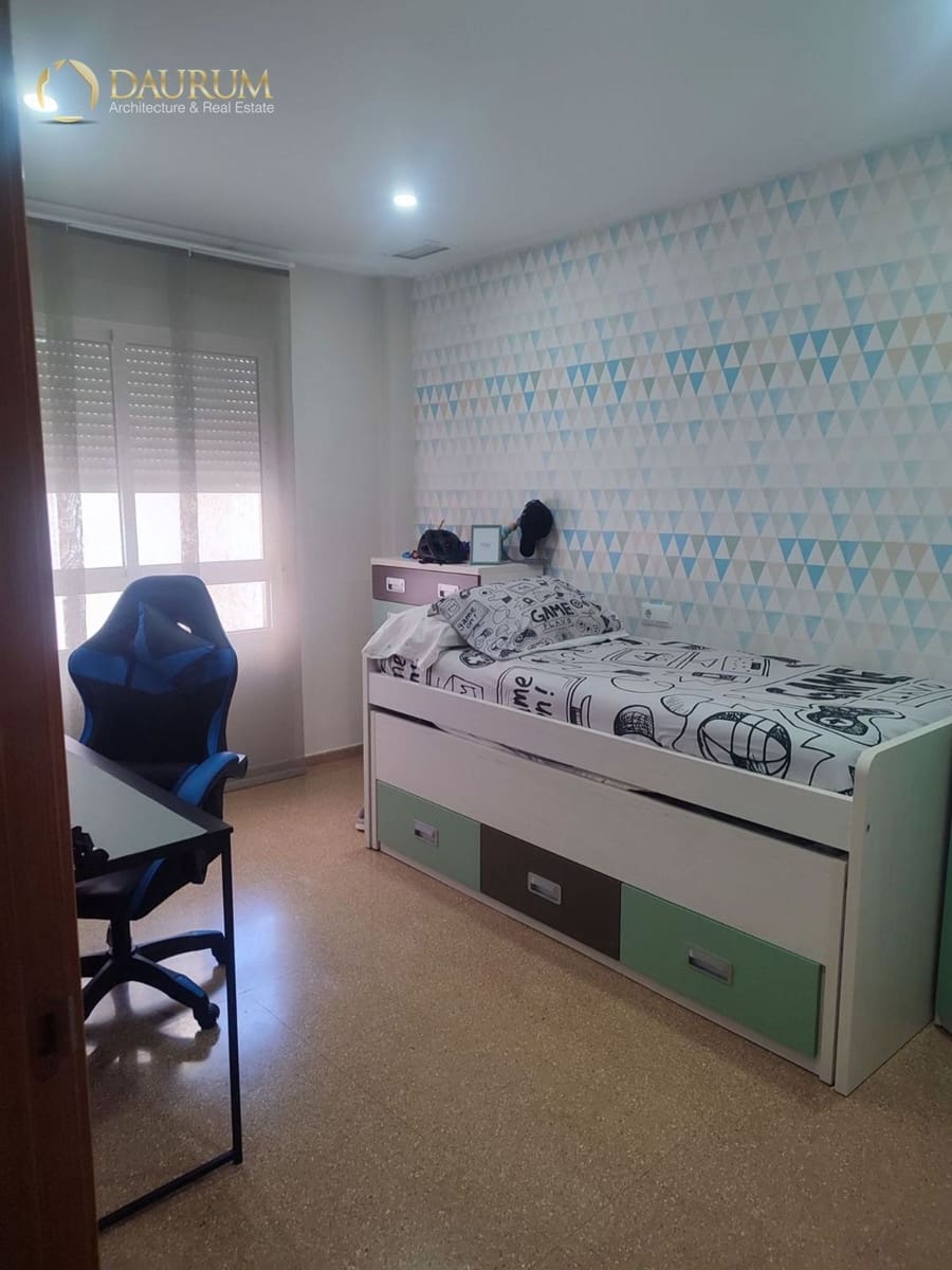 4 bedroom Flat for sale in Monforte del Cid with garage - € 168,000 (Ref: 9739205)